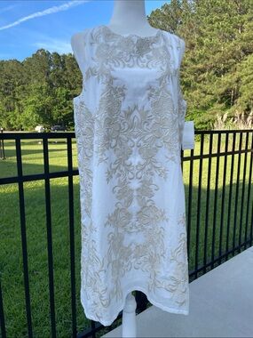 Karen Kane Bright & Beachy White Shift Midi Dress with Floral Embroidery